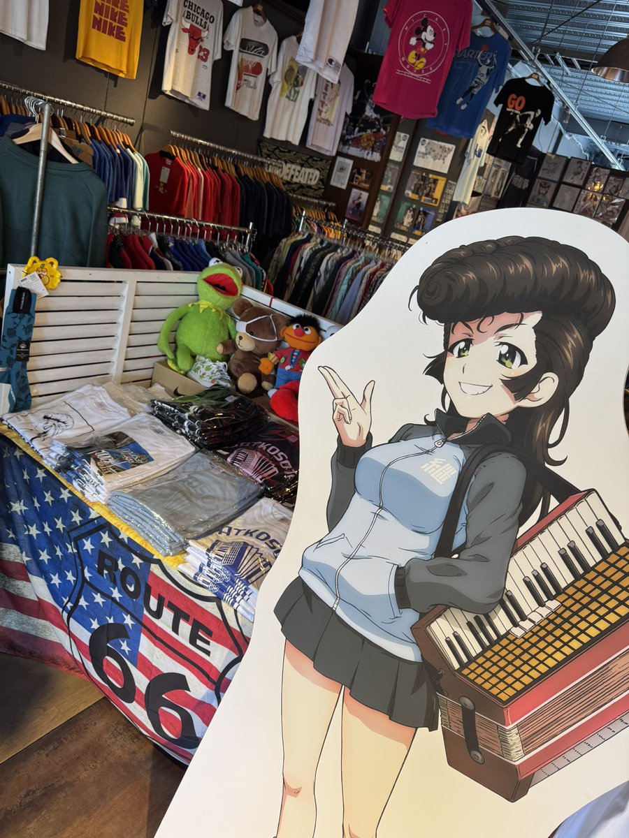 mirage029's tweet image. 本日もよろしくお願いします!
12:00-19:00🈺
暑いので水分補給しっかりして下さいねー!
ワタシは朝起きたら暑過ぎて既に疲れていました😮💨笑
冷たいもの飲み過ぎると胃に負担がかかって結局身体が疲れます
暑い日こそ常温らしいです😐🥤
という豆知識を披露したところで、これにてドロン🥷🍃
