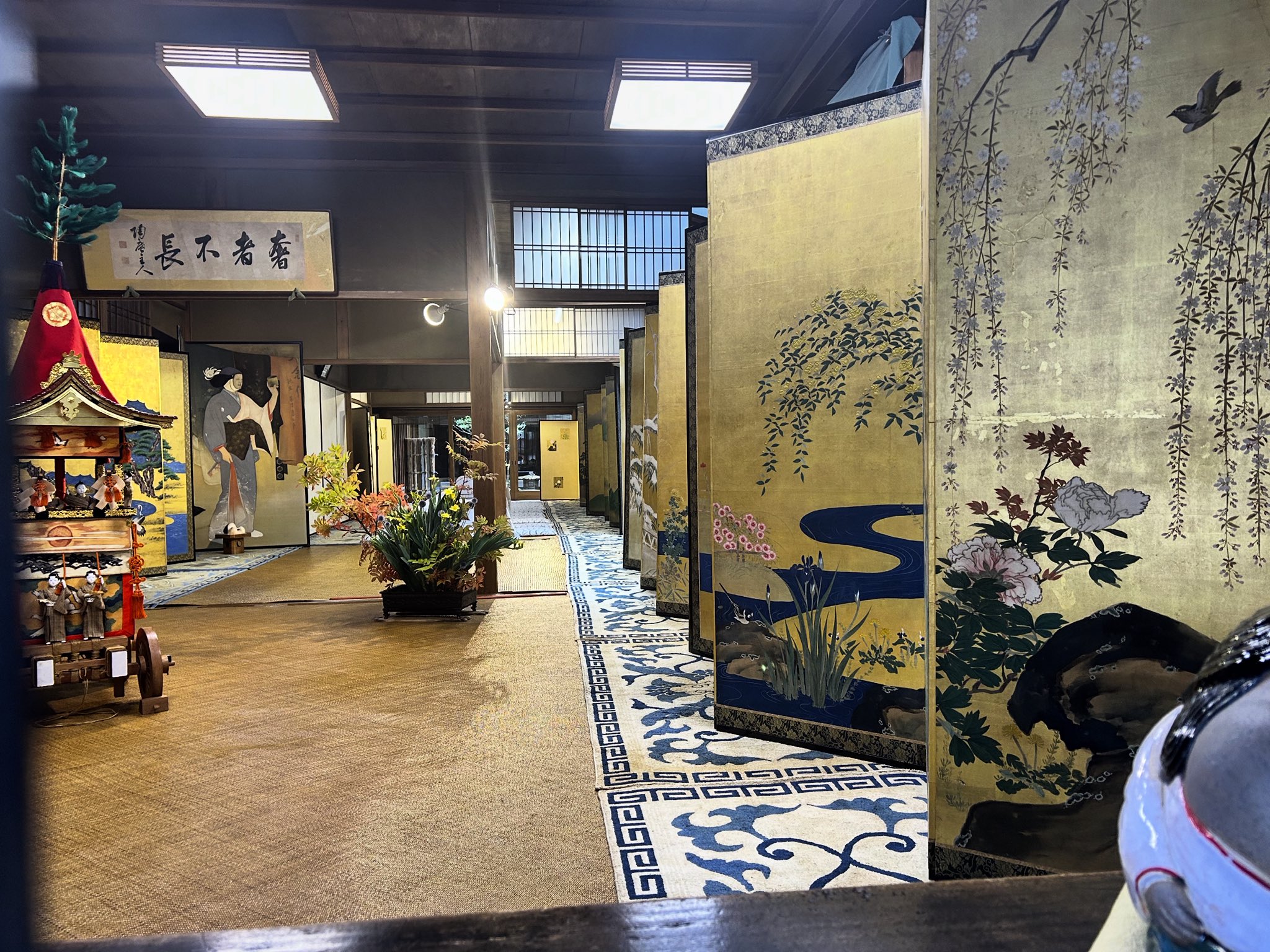 京都・楽焼　みやび雛　敷板・屏風付 吉村楽入 楽天市場】ミニ金屏風（きんびょうぶ）2曲 隅金具付き 高さ約