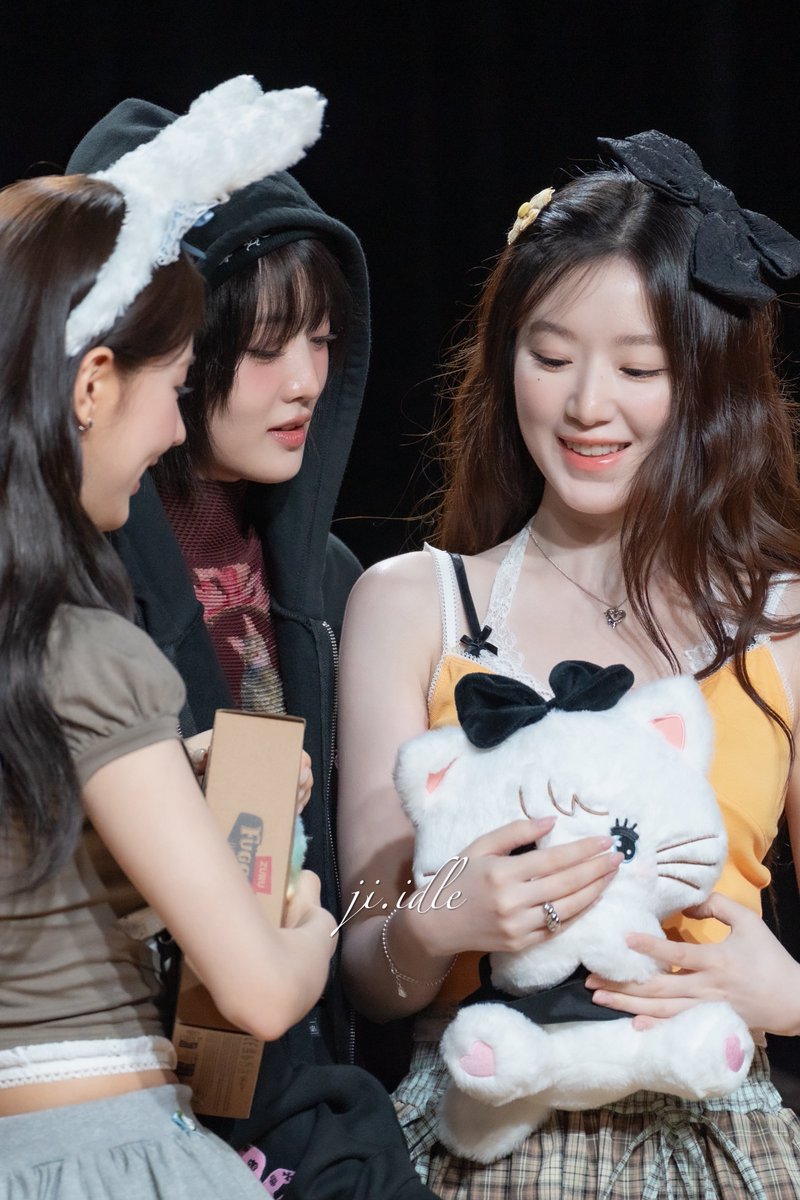 ji_idle's tweet image. 20250726 idolstore FS
์ธ๋๋ค ๋ญํ๊ณ ์ถ์ด?๐
#IDLE #์์ด๋ค
#SHUHUA #์ํ #่่ฏ
#MINNIE #๋ฏผ๋
#MIYEON #๋ฏธ์ฐ