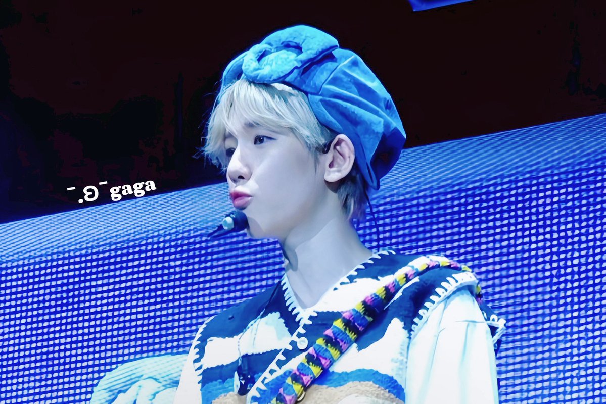 BOXIANx's tweet image. JUST LOOK AT BAEKHYUN&apos;S FACE AND HIS POUTY LIPS &amp;lt;3