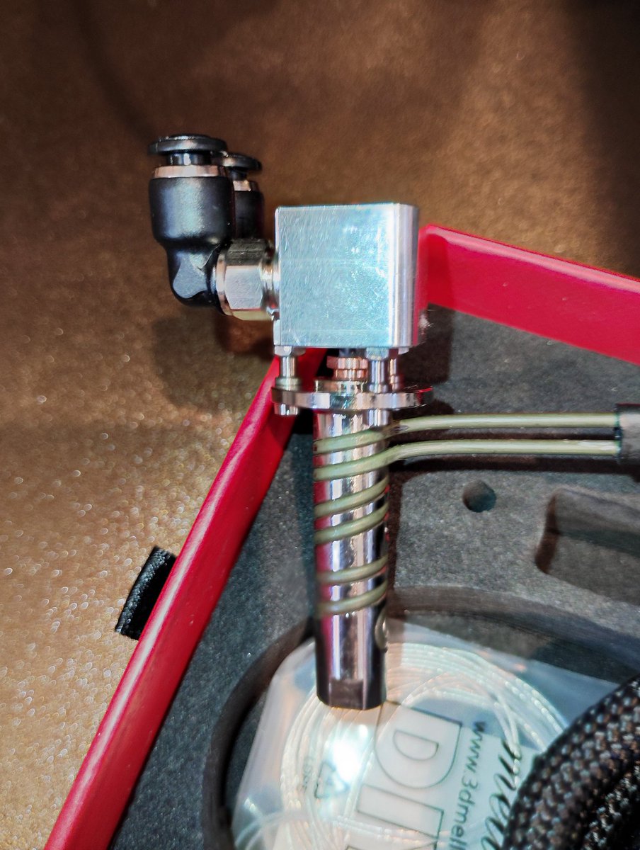 TinkerBaseJP's tweet image. JRRF2025アンケートでmellowさんのGoliath Water頂きましたー

い、いかつい😅

水冷仕様のfruxinus かsnakeoil-XYかVzbot製作してみます！

Vzbotは、小遣い的に２、3年掛かりそう😅

#3dmellow
#JRRF2025