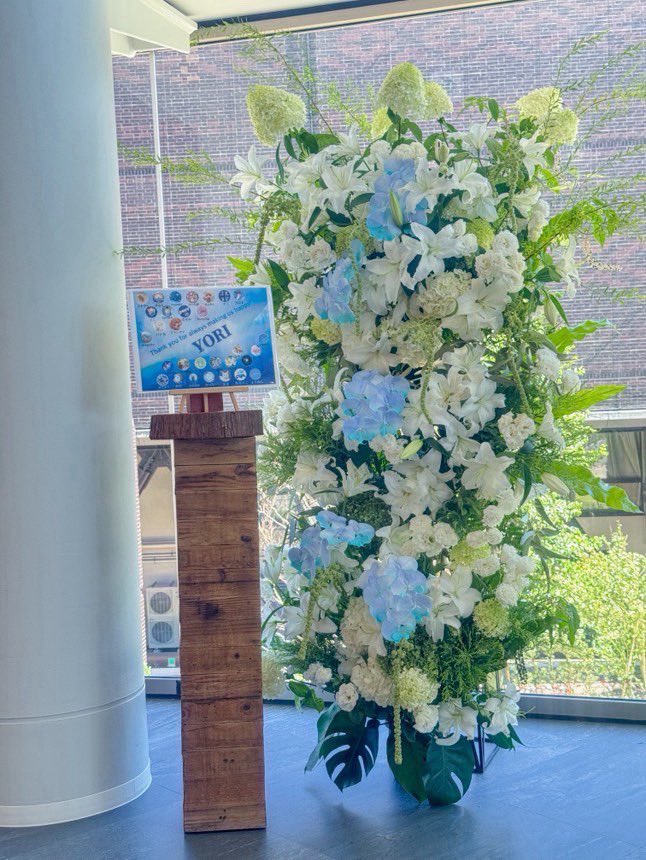 HUBaM88UVxr1VEF's tweet photo. お留守番ですがフラスタ💐
参加させて頂きました💙
最高〜のステージになりますように🙏
参加される皆さん楽しんでくださいね💙
#YORI #DAPUMP 
#livedapump2025back2daunity https://t.co/QzqCeIGuKG