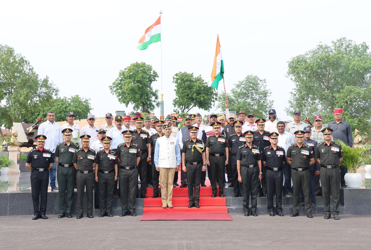 KonarkCorps's tweet image. “Saluting Courage, Celebrating Victory”

Lt Gen AVS Rathee, GOC #KonarkCorps laid wreath at the ‘Konark War Memorial’ #Jodhpur as a solemn tribute to #Bravehearts for their unmatched valour &amp;amp; indomitable spirit. 
#KargilVijayDiwas2025
#OurVeteransOurPride
#NCC

@adgpi
@IaSouthern