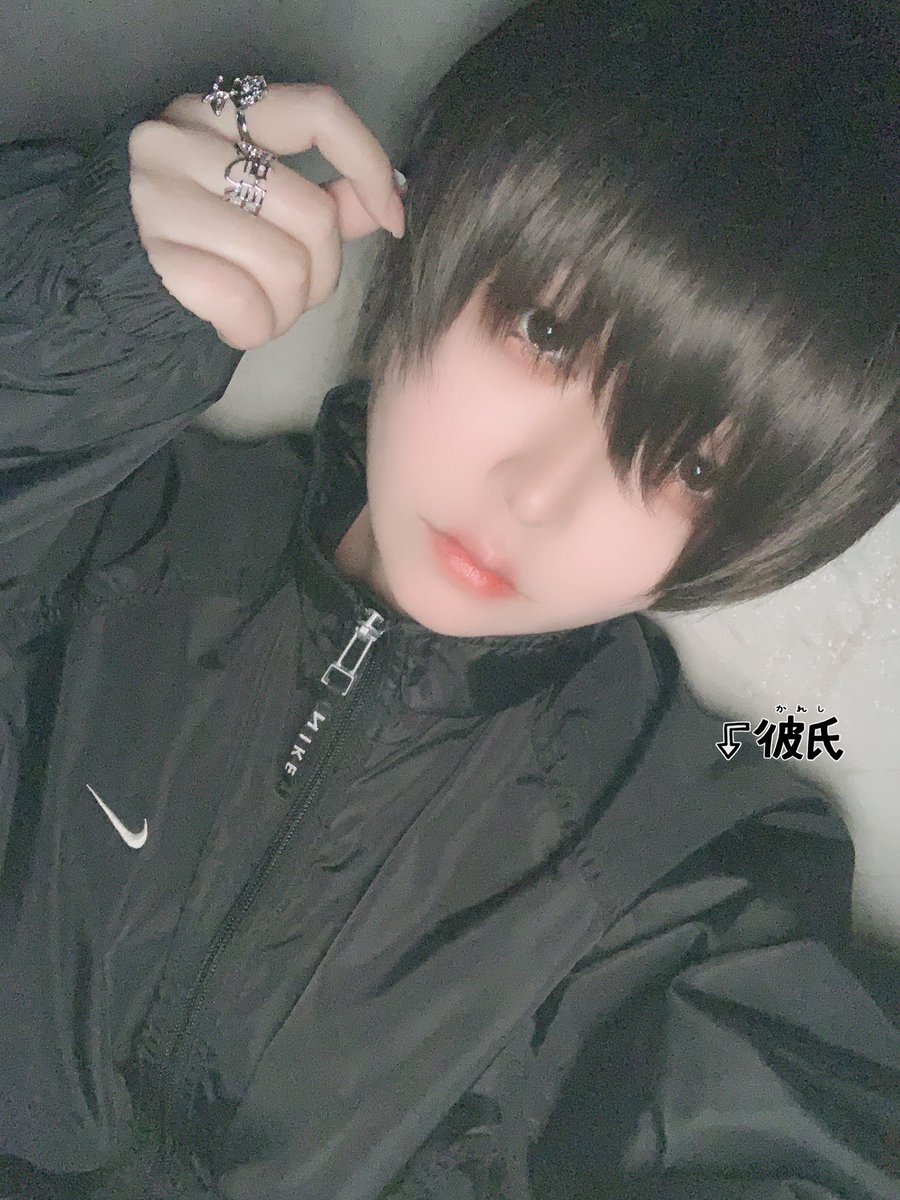 u1ch1__'s tweet photo. 白も黒も似合っちゃうういさんって天才だと思う https://t.co/8Nh3XntELh