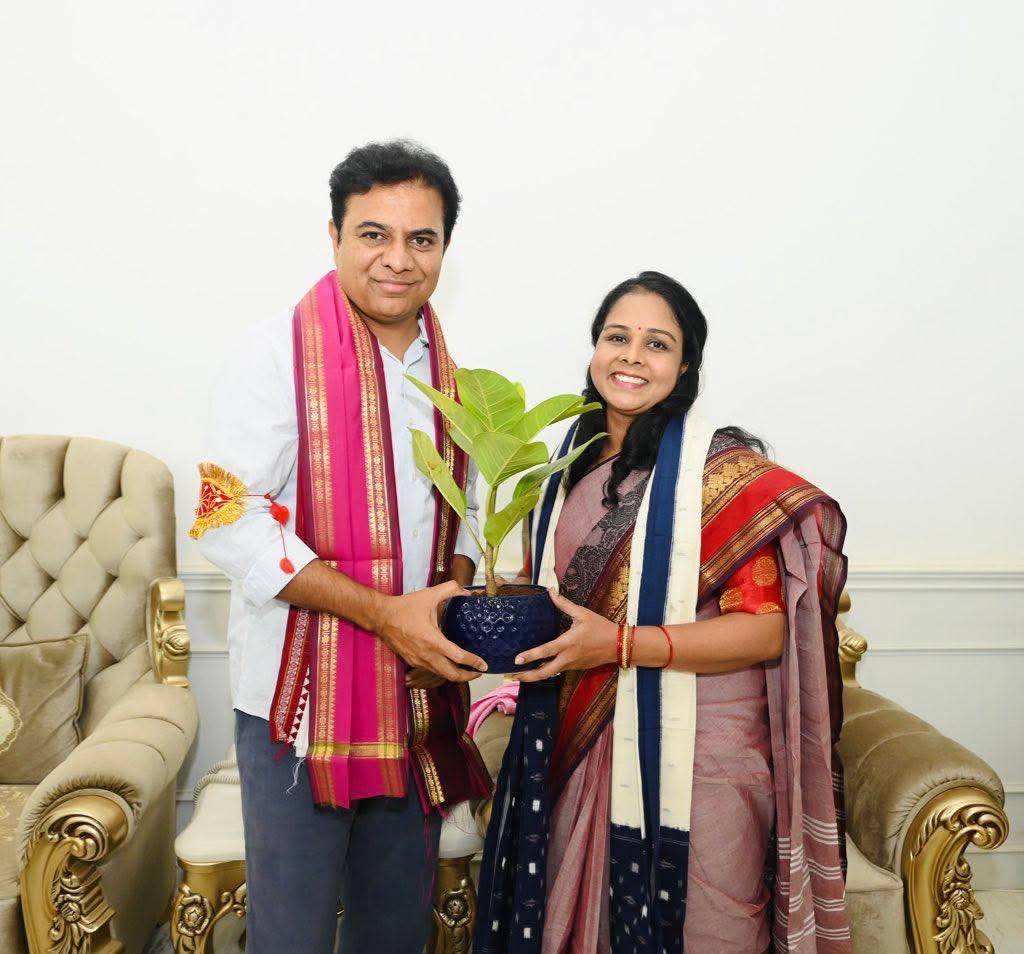 PraveenPoshala's tweet image. కుత్బుల్లాపూర్ సోషల్ మీడియా కో ఆర్డినేటర్ అర్పిత ప్రకాష్ అక్క గారికి జన్మదిన శుభాకాంక్షలు.. 🎂💐
@ARPITHABRS