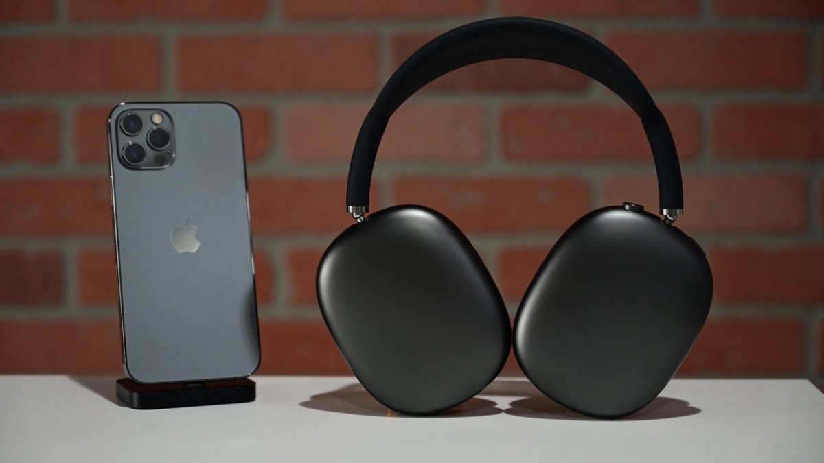 SoLuckyLas's tweet image. These are the worst headphones I’ve ever owned. Apple trippin’