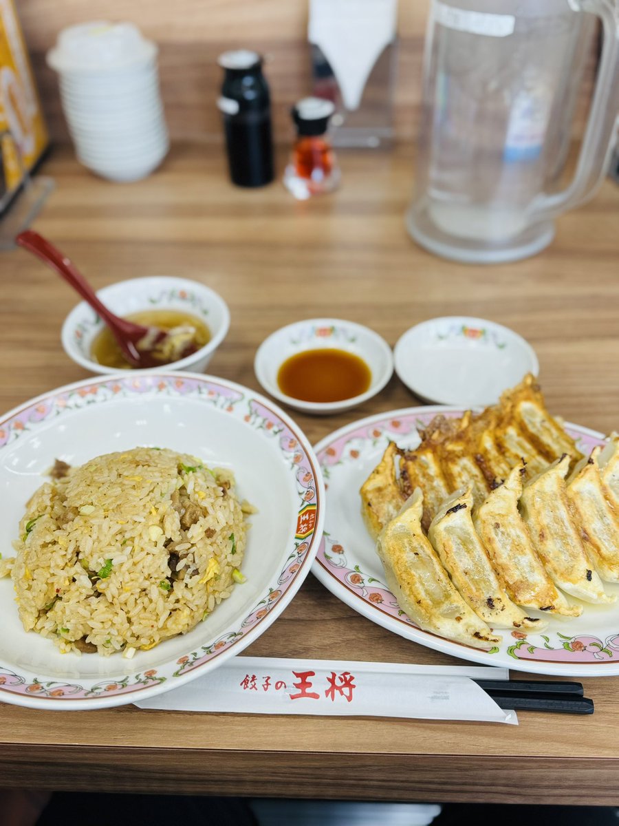 msnr723's tweet image. ランチ🍽
餃子の王将
焼飯
餃子2人前
この組み合わせがもう最高やね！
腹いっぱいwww

 #餃子の王将
 #焼飯
 #餃子