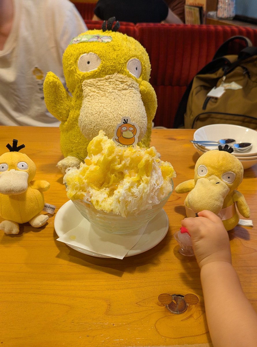 コメかつぐわー!!
みんなおおはりきり、ぐわ♪
おとしゃん、おかしゃん、オソロのコダックTシャツでちょっとはずかしいぐわ〜🤣
かきごおりはあまあま&amp;ひえひえで、おいしすぎぐわ!
ぜったいまたリピートぐわ🐣
#コダック