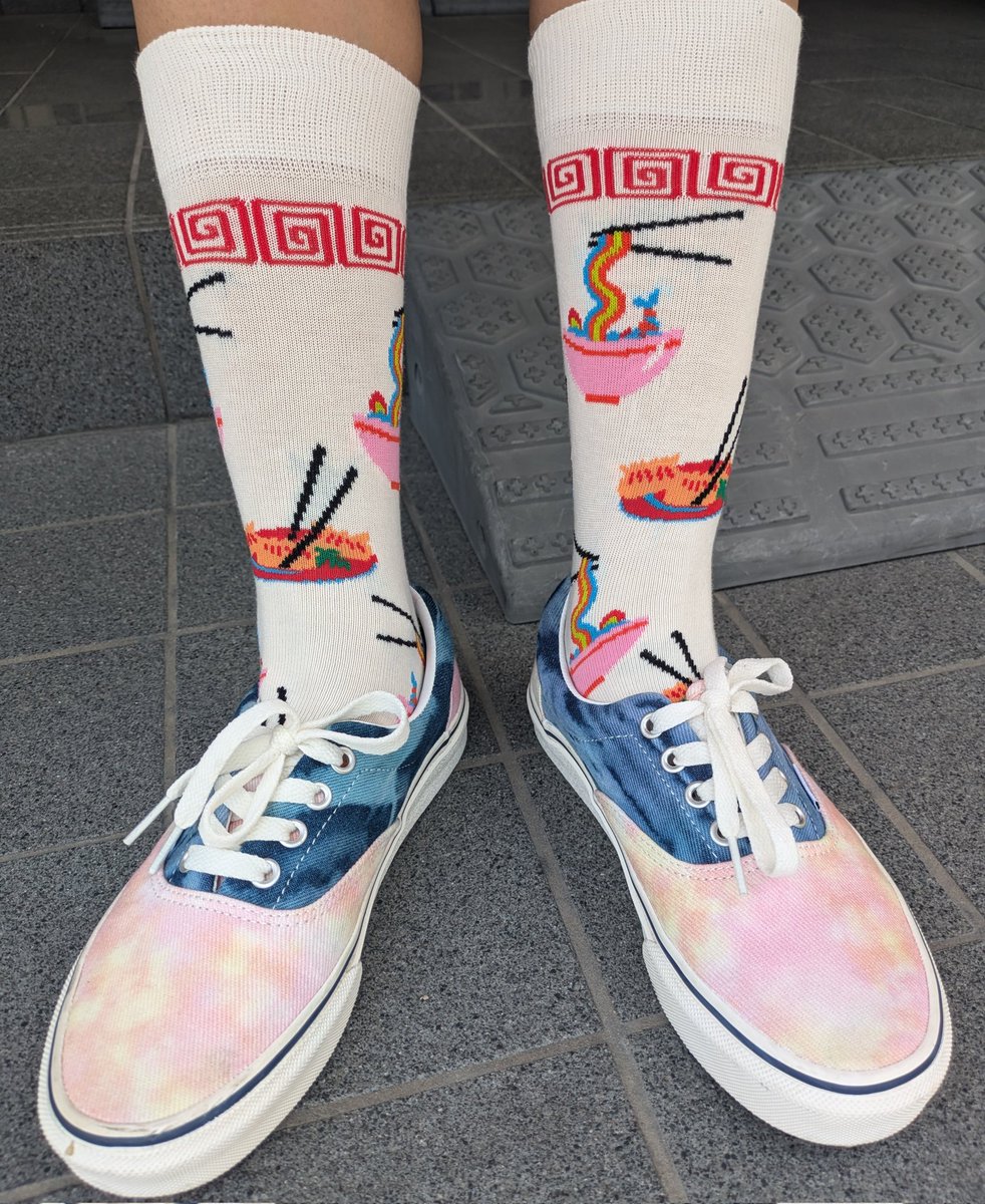 rfrfrf_b's tweet image. 念願の🍜🥟柄Happy Socks見て〜‼️