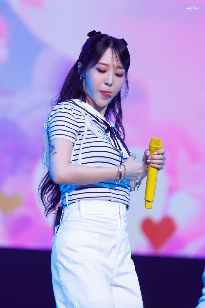 yong_byori's tweet image. 250726 Moon Byul Fan Concert [sea;nema] In Kaohsiung

😋

#마마무 #문별 #문별이 #MAMAMOO #MoonByul #ムンビョル #文星伊