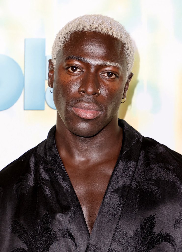 saintldpdl's tweet image. moses sumney is blonde sometimes and sings sad songs, he is coming for lestats gig, YUP!