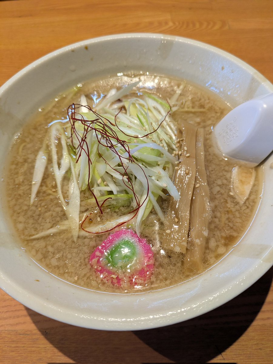 PRATT__Bi's tweet image. 初訪問
旭川市 羅亜〜麺 加藤屋 東光店
特製せあぶららーめん(ネギ追加)
@katouya_toko
背脂とここの細麺クセになるな〜😋