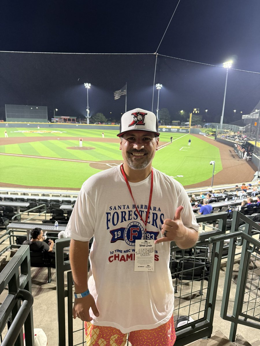 EPro04's tweet image. Game 82 of 2025 is the 5th game of the @NBCBaseball #BaseballRoundTheClock. We’ve crossed into Sunday. The @LonestarKraken had a 9-1 run-rule win in the last game. This game is the 10-time champs @SBForesters and the @BTLHornets. I have my @OldFortBBallCo ‘Sters shirt on.