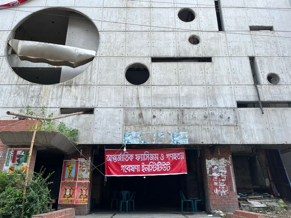 ani_digital's tweet photo. Unknown group tries to seize Bangladesh Awami League headquarters ahead of uprising anniversary

Read @ANI Story |
https://t.co/ZTnWmKT53O
#Bangladesh #AwamiLeague https://t.co/woJFFQMKxm