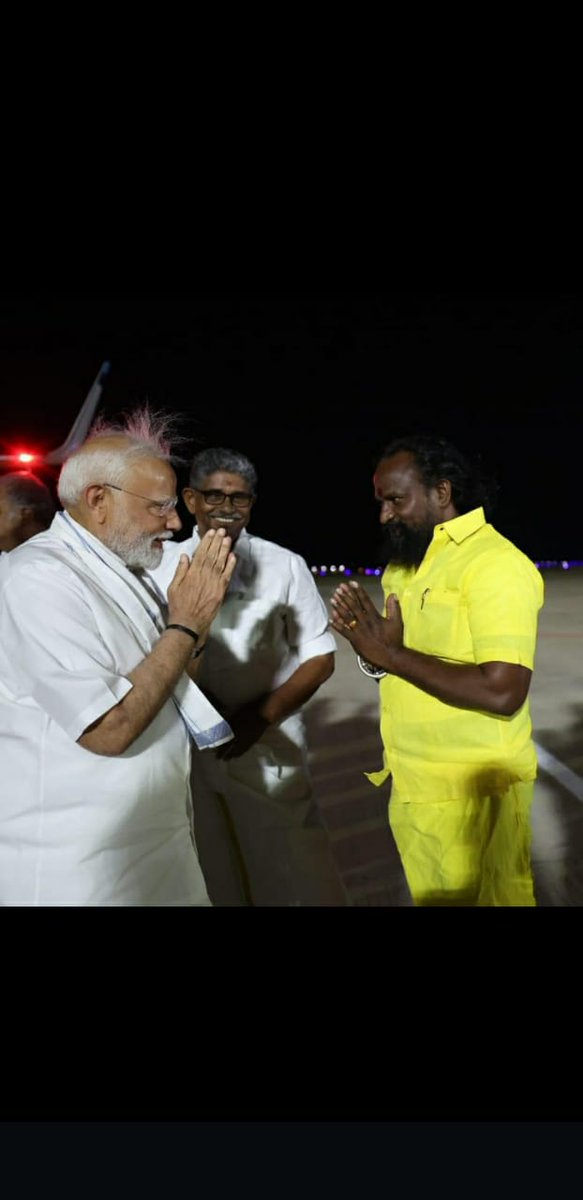 saravanan056's tweet image. திருச்சி விமான நிலையத்தில் பாரத பிரதமரை பாமர மக்களின் தலைவர் அண்ணன் @KKSelvakumaroff  அவரகள் வரவேற்ற மகிழ்ச்சியான தருணம்.

@narendramodi 
#திருச்சி 
#welcome_modi