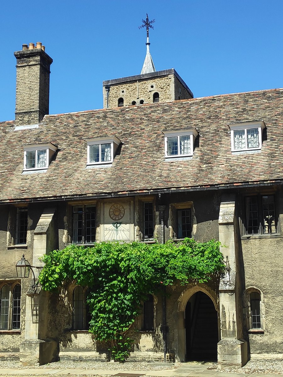 barry_wizard's tweet image. Old Court, Corpus Christi College, Cambridge #sundialsunday

Bonus: just peeking over the ridgeline, the tower of St Bene’t’s Church #SaxonSunday