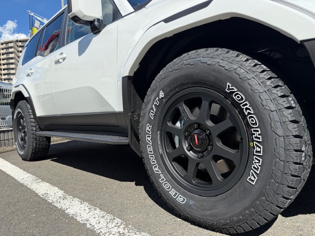 QVqWUr87QXWjrF7's tweet photo. ランドクルーザー250に「RAYS DAYTONA D108 18-8.5J BPJ」と「GEOLANDAR AT4 275/70R18」をお取り付けさせていただきました。タイヤサイズアップした事で大迫力の印象になりましたね。^^
https://t.co/4QxdxT3jZp
#RAYS #DAYTONA #D108 #ランドクルーザー250 #GEOLANDAR #AT4 #ホワイトレター https://t.co/FHA0e6rto7
