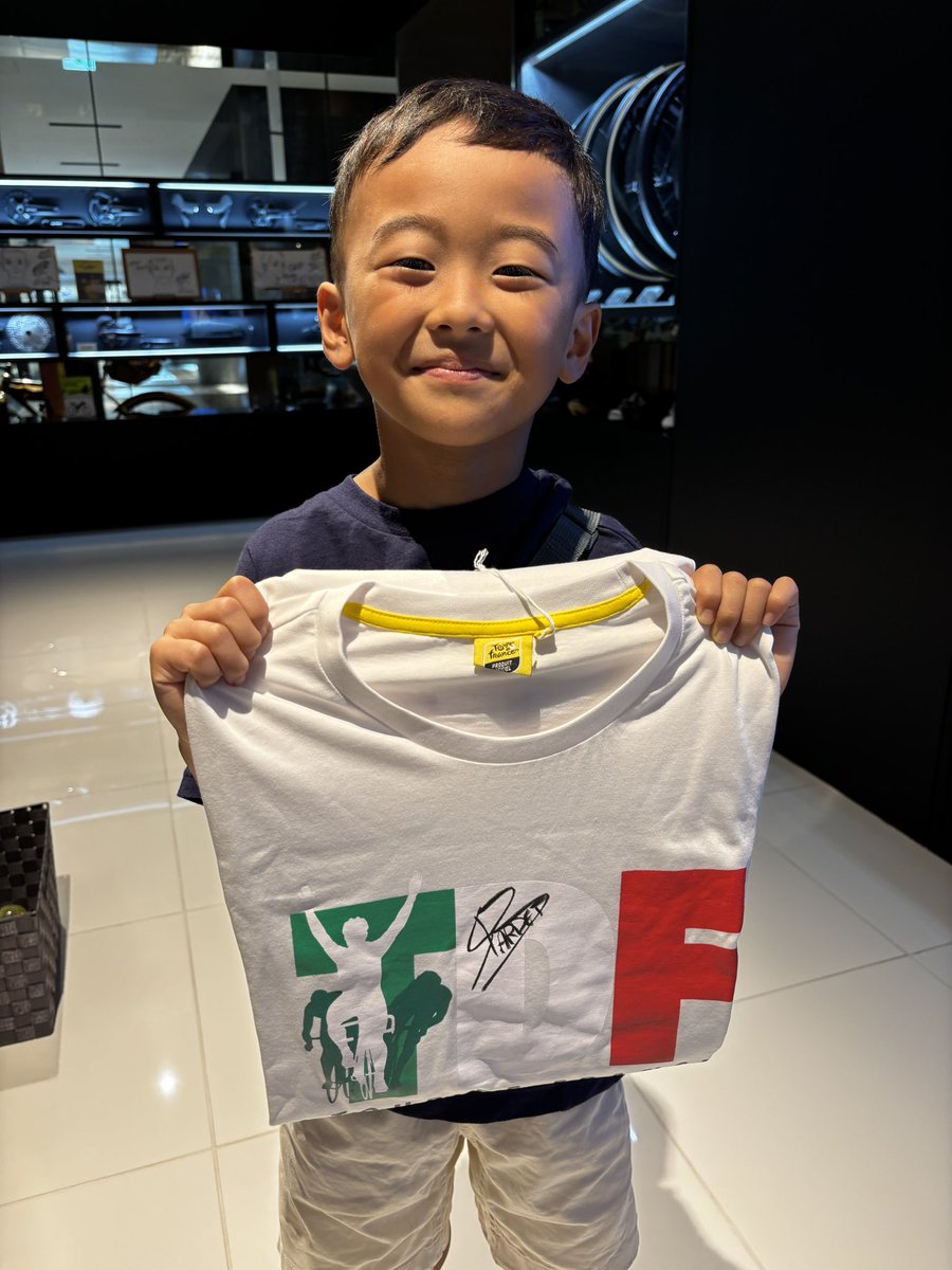 SHIMANO SQUARE (シマノスクエア) (@shimanosquare) on Twitter photo Tour de France cafe Osaka で開催中の抽選会にて、特賞のバルデ選手のサイン入りシャツを見事に男の子が引き当てました!
おめでとうございます!
今晩の放送も楽しんでね!
<a href="/jsposhop/">J SPORTSオンラインショップ</a> <a href="/jspocycle/">J SPORTSサイクルロードレース【公式】</a>
#jspocycle #シマノスクエア Tour de France cafe Osaka で開催中の抽選会にて、特賞のバルデ選手のサイン入りシャツを見事に男の子が引き当てました!
おめでとうございます!
今晩の放送も楽しんでね!
<a href="/jsposhop/">J SPORTSオンラインショップ</a> <a href="/jspocycle/">J SPORTSサイクルロードレース【公式】</a>
#jspocycle #シマノスクエア