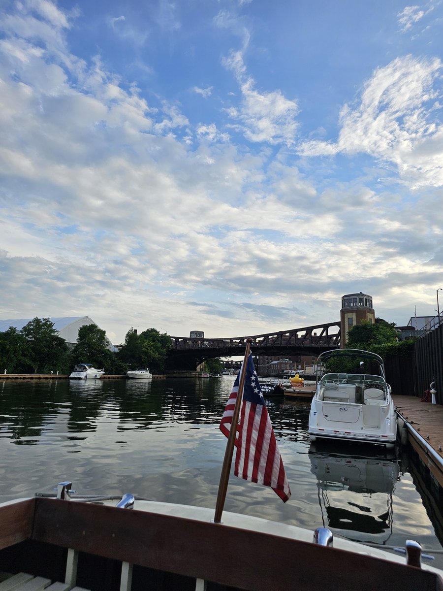 LavontSr's tweet image. Love to sit on this boat with its 83 year old Captain and my dear friend. We brainstorm how to improve the connections to maritime based activities for the children.