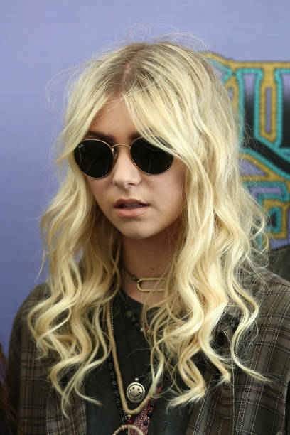Happy birthday to our queen!!!✨💗 The one and only grunge girl by excellence🙏
<a href="/taylormomsen/">Taylor Momsen</a> <a href="/TPROfficial/">The Pretty Reckless</a>