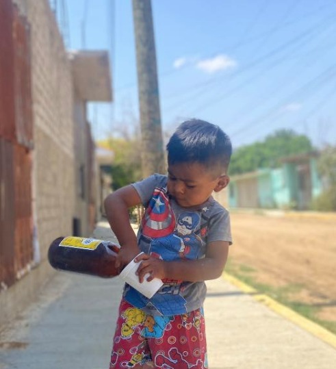 laloch2018's tweet image. X fin un niño sin celular