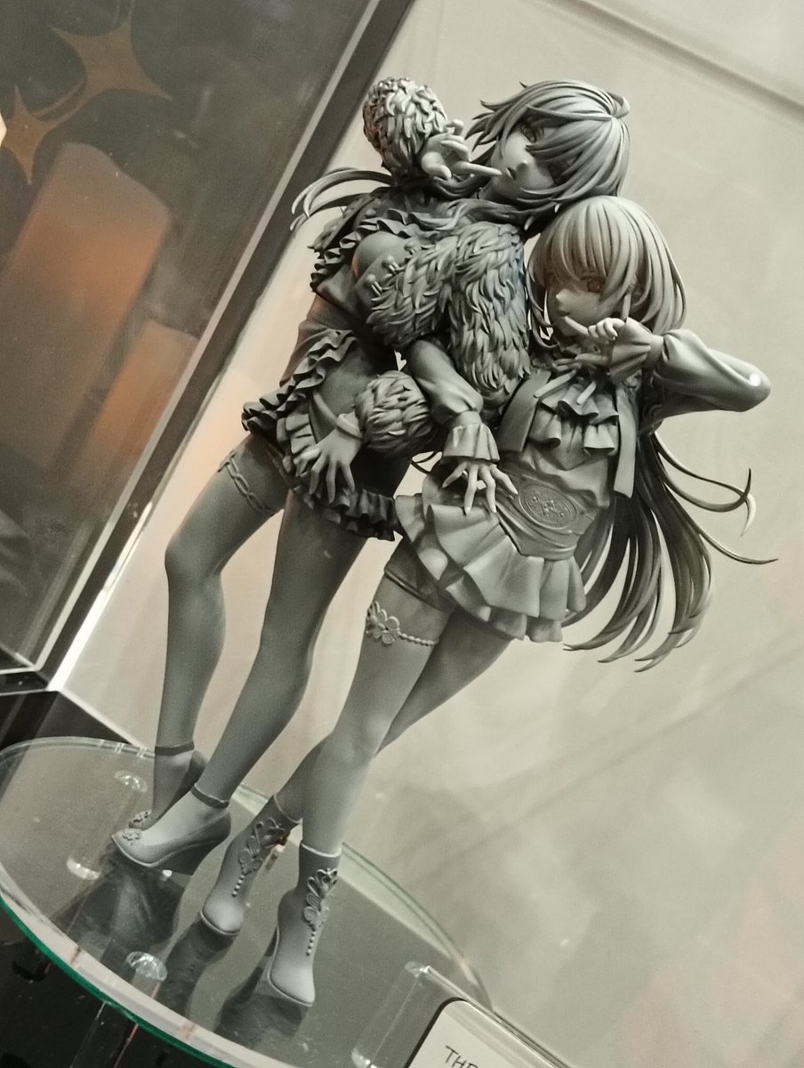 tuteseya's tweet image. オーマイゴッドなシーズ
ファーの表現と二人の密着感がすごい
#WF2025S