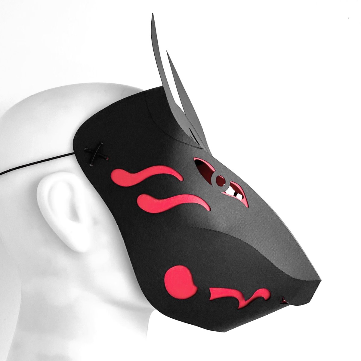 BoxDogPuppy's tweet image. 簡単バージョン狐面。お手軽インナーを入れて色表現してみました。
(通気口が塞がるので当然暑くなりますw)口がカワイイ。