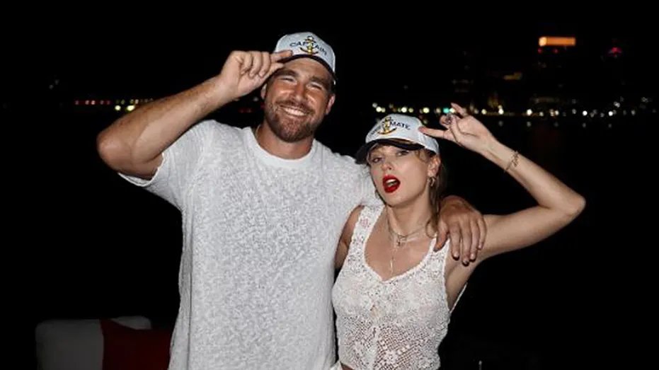 minaScripts's tweet image. Travis Kelce shared adorable glimpses of his offseason adventures with Taylor Swift, from snowy escapades to mountain wine nights and sweet matching outfits. Relationship goals! foxnews.com/entertainment/…