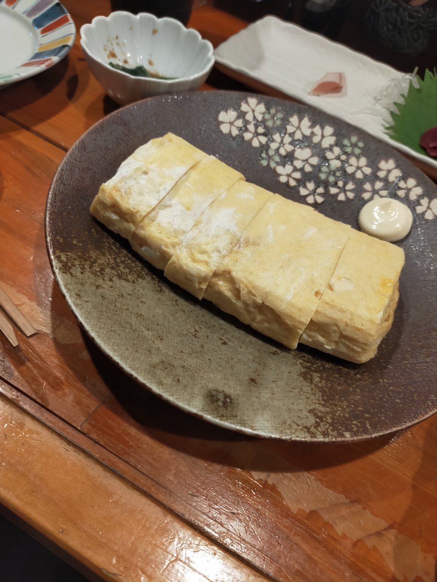 Choro0164's tweet image. 昨日の行動。

えれこっちゃ宮崎参戦。（ビールと焼酎、地鶏をたしなむ）

帰りに「みうら」という居酒屋に立ち寄る。（さらに焼酎を流し込んで、鳥刺しなどをたしなむ）

ここ最近酒量を減らしているので、ノックダウンされ、自宅で泥のように眠る。

今に至る。

無事に生きて帰られて良かった。…