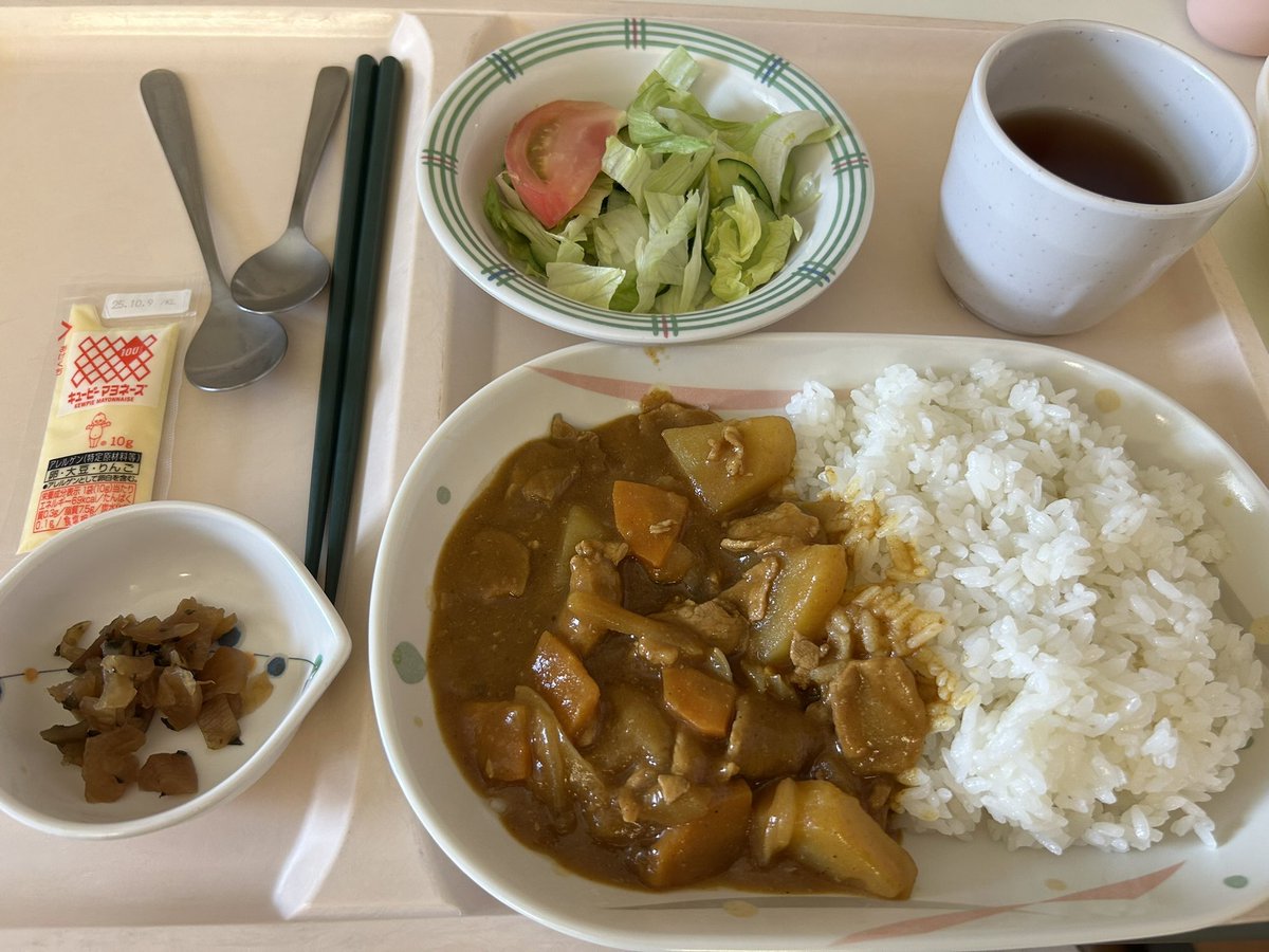 uriym's tweet image. 今日のお昼ごはんカレー🍛だ！！！！