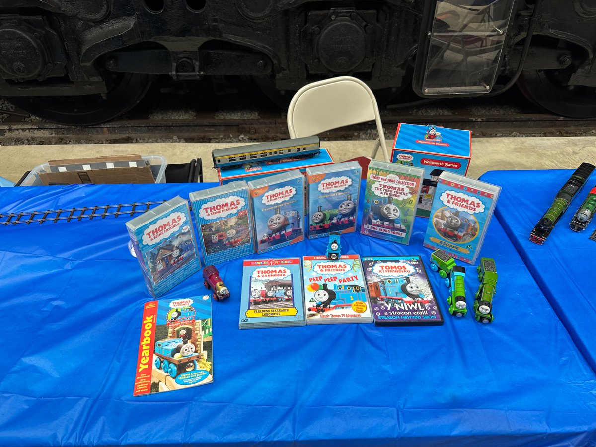 Callantale's tweet image. I made a quick whip of a display today! It was great seeing everyone!