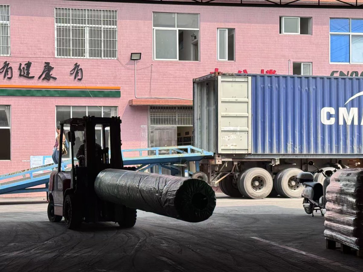 wegiturf's tweet image. “From Factory to Field: EnoGrass on the Move!”
👉（工厂发货、走向全球，彰显品牌全球化动能）
#EnochGrass 
#ArtificialTurf  
#TurfFactory  
#GrassLoading  
#SportsSurface  
#GlobalShipping  
#FieldToWorld  
#GrassExport  
#MadeInChina  
#GreenEverywhere