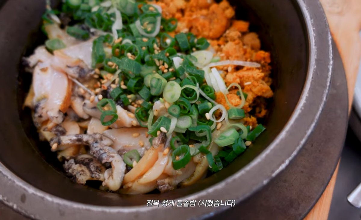 BRIIZeeeeeeeee's tweet image. 📍금자매식당
용고로 154 1층

전복성게돌솥밥, 반찬 다 맛있어요 👍