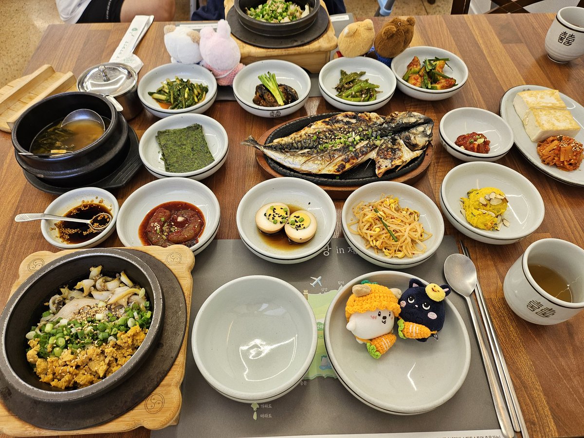 BRIIZeeeeeeeee's tweet image. 📍금자매식당
용고로 154 1층

전복성게돌솥밥, 반찬 다 맛있어요 👍