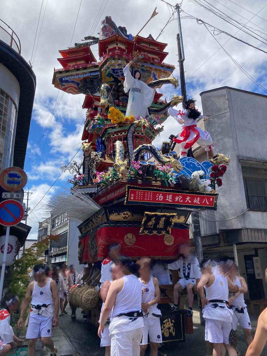 gucchi_singeki's tweet image. 🔥日田祇園祭🔥

山鉾巡行・隈町、黎明館付近

とても大きく煌びやかな

迫力ある山鉾で圧倒されました！✨👏