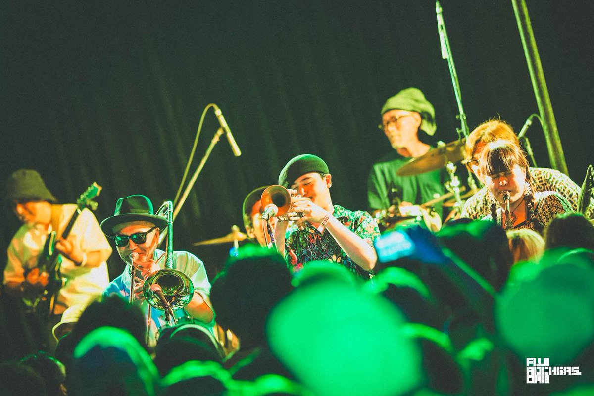 fujirockexpress's tweet photo. 【LIVE REPORT】ZIONHILL SESSION

DAY2📍THE PALACE OF WONDER
Photo by 堅田ひとみ

#fujirock #フジロック https://t.co/xLalrUI2VF