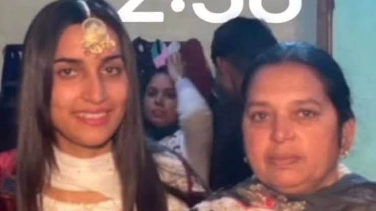 Faltuid89's tweet image. पंजाब में हरप्रीत कौर और उसकी माँ ने युवाओं को शादी और कनाडा ले जाने का झांसा देकर ₹1.5 करोड़ की ठगी की। कई मंगनियाँ निकलीं फर्जी!
शादी अब सपना है या स्कैम?
🔖 #PunjabNews #CanadaFraud #ImmigrationScam #LoveFraud