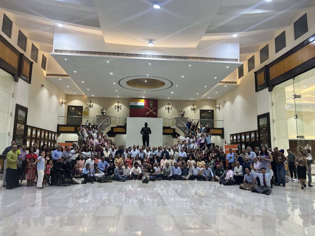 A grreat Lima Squadron social (evening) at Manekshaw Centre where Lions roared loudest - be it former Army Chief, Gen Manoj Pande, Navy Vice Chief VADM Sanjay Vatsayan, the youngest, the tallest, the seniormost Lion et al.
Great National Defence Academy spirit 👍
Up Up Lions 🦁