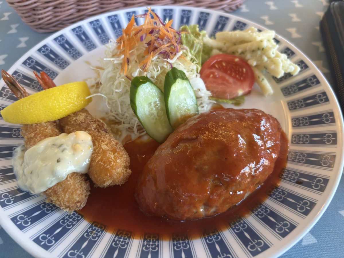 tomosaneG's tweet image. 山口に帰宅したんで母といきつけの洋食屋でランチすわ！