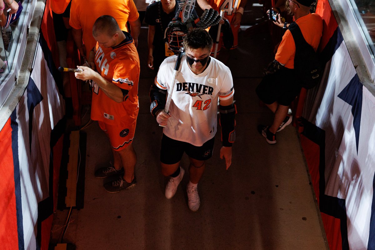 OTBLaxPod's tweet image. Two 1-point goals
Two 2-point goals
Shot 40%
Six straight wins
Beat a conference rival
Overcame the boos and vuvuzelas
But @HootSportsMedia capturing @BrennanONeill2 postgame aura?
PRICELESS.
