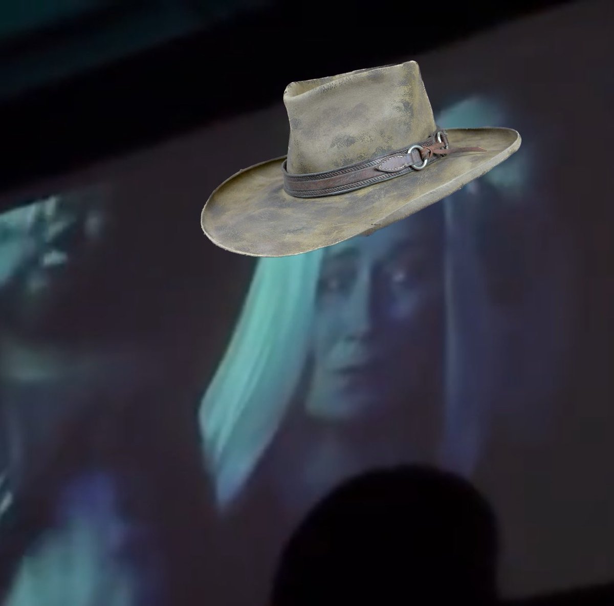 Lara_ImaLot's tweet image. Giving Gabi a book accurate dirty felt hat