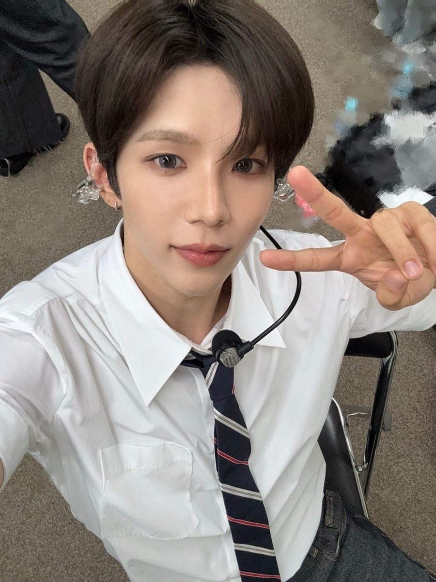 minnzz0x0's tweet image. 250727 쇼타로 위버스 포스트
Venue101 みた~~? 1年ぶりで楽しかった👍️
The outfit’s giving nothing beats a jet2 holiday energy lol ~~✈️👔👖