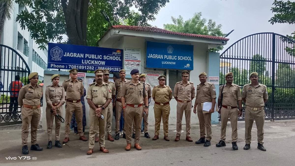 DCP EAST LUCKNOW (@east_dcp) on Twitter photo #DCPEast <a href="/shashsinghips/">Shashank Singh</a> рдХреЗ рдирд┐рд░реНрджреЗрд╢рди рдореЗрдВ #ACP_рд╡рд┐рднреВрддрд┐рдЦрдВрдб рджреНрд╡рд╛рд░рд╛ RO/ARO рдкреНрд░рд╛рд░рдВрднрд┐рдХ рдкрд░реАрдХреНрд╖рд╛ рдХреЗ рджреГрд╖реНрдЯрд┐рдЧрдд рдкрд░реАрдХреНрд╖рд╛ рдХреЗрдВрджреНрд░реЛрдВ рдХрд╛ рдирд┐рд░реАрдХреНрд╖рдг рдХрд░ рд╡реНрдпрд╡рд╕реНрдерд╛рдУрдВ рдХрд╛ рдЬрд╛рдпрдЬрд╛ рд▓рд┐рдпрд╛ рдПрд╡рдВ рдкрд░реАрдХреНрд╖рд╛ рдбреНрдпреВрдЯреА рдореЗрдВ рд▓рдЧреЗ рдкреБрд▓рд┐рд╕ рдмрд▓ рдХреЛ рдЪреЗрдХ/рдмреНрд░реАрдл рдХрд░ рджрд┐рдП рд╕рдВрдмрдВрдзрд┐рдд рдХреЛ рдЖрд╡рд╢реНрдпрдХ рджрд┐рд╢рд╛ рдирд┐рд░реНрджреЗрд╢ред
<a href="/lkopolice/">LUCKNOW POLICE</a>
<a href="/Uppolice/">UP POLICE</a> #DCPEast <a href="/shashsinghips/">Shashank Singh</a> рдХреЗ рдирд┐рд░реНрджреЗрд╢рди рдореЗрдВ #ACP_рд╡рд┐рднреВрддрд┐рдЦрдВрдб рджреНрд╡рд╛рд░рд╛ RO/ARO рдкреНрд░рд╛рд░рдВрднрд┐рдХ рдкрд░реАрдХреНрд╖рд╛ рдХреЗ рджреГрд╖реНрдЯрд┐рдЧрдд рдкрд░реАрдХреНрд╖рд╛ рдХреЗрдВрджреНрд░реЛрдВ рдХрд╛ рдирд┐рд░реАрдХреНрд╖рдг рдХрд░ рд╡реНрдпрд╡рд╕реНрдерд╛рдУрдВ рдХрд╛ рдЬрд╛рдпрдЬрд╛ рд▓рд┐рдпрд╛ рдПрд╡рдВ рдкрд░реАрдХреНрд╖рд╛ рдбреНрдпреВрдЯреА рдореЗрдВ рд▓рдЧреЗ рдкреБрд▓рд┐рд╕ рдмрд▓ рдХреЛ рдЪреЗрдХ/рдмреНрд░реАрдл рдХрд░ рджрд┐рдП рд╕рдВрдмрдВрдзрд┐рдд рдХреЛ рдЖрд╡рд╢реНрдпрдХ рджрд┐рд╢рд╛ рдирд┐рд░реНрджреЗрд╢ред
<a href="/lkopolice/">LUCKNOW POLICE</a>
<a href="/Uppolice/">UP POLICE</a>