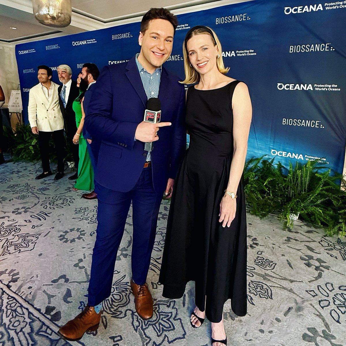ChrisTrondsen's tweet image. Interviewing January Jones on the red carpet at Oceana’s 18th annual Summer Party at the Montage Resort in Laguna Beach! #JanuaryJones -