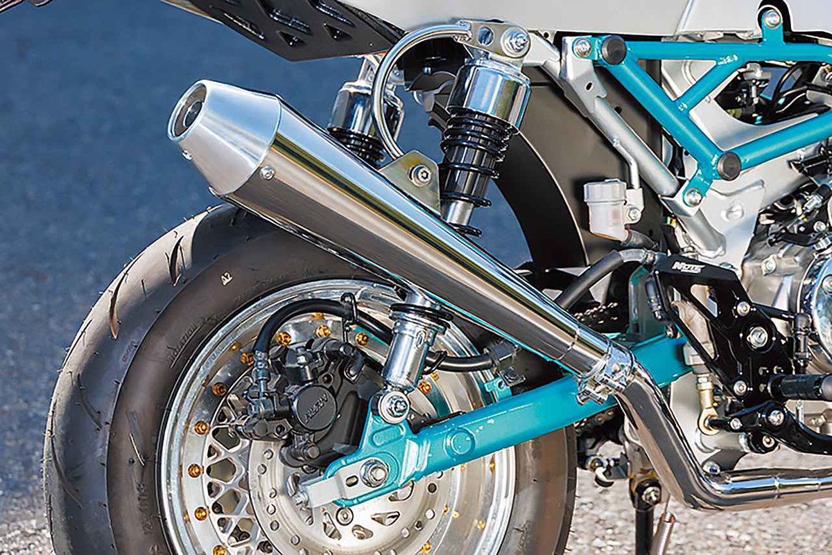 PutiMotor's tweet image. ホンダ モンキー125を、静岡県「GT-アクセル」がカスタマイズ❗️
2006年にドゥカティから世界2000台限定で登場したポールスマート1000LEを見事に再現した、その名もスマートモンキー。
完成車の価格はカスタム費用も含めて128万円。
autoby.jp/_ct/17767050