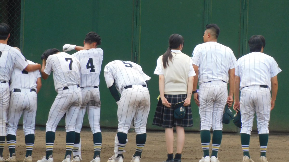 koukouyakyuFC's tweet image. 甲子園で昌平ナインをみたかった
最後まで笑顔で叡明を讃える櫻井ユウヤ主将 立派です
埼玉で野球をしてくれて ありがとうございました