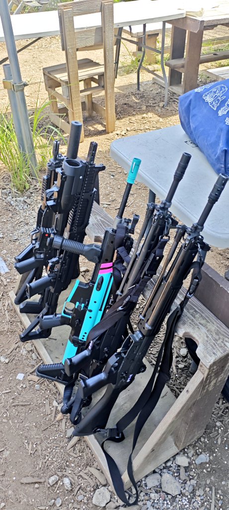 pojite_kikaku's tweet image. こだわりの愛銃たちが沢山！
…(89式めちゃくちゃ多いな？)
 #ミク廃サバゲー部