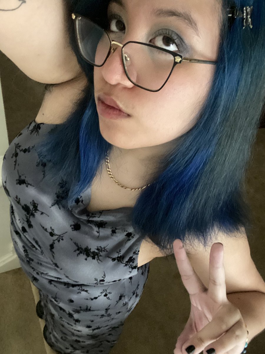 butchjoshdun's tweet image. cosplayed as a girl today 🧟
