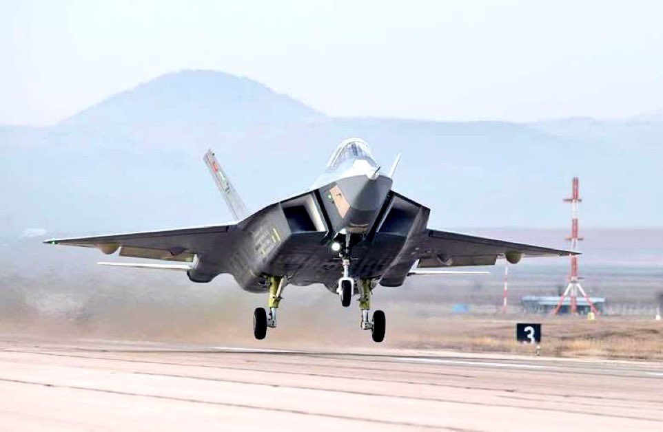 TelegraphPak's tweet image. #BREAKING 

Turkey has officially signed a major defense deal with Indonesia to sell 48 5th-generation KAAN fighter jets. 

The deal valued $10 billion and this marks Turkey’s first historic export agreement for the aircraft.