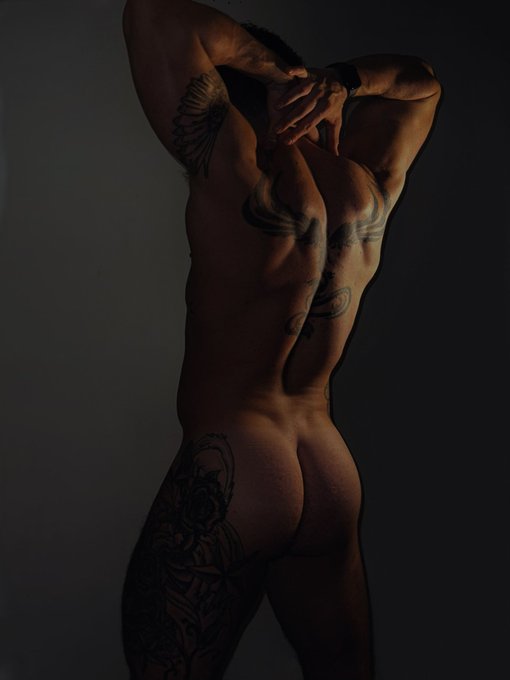 Watch Iggle Pringle's leaked NSFW photo on TwXstars